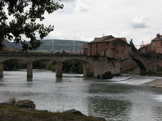 Millau, de Pont le Rouge en het viaduct door: vandessel.marc@tiscali.be